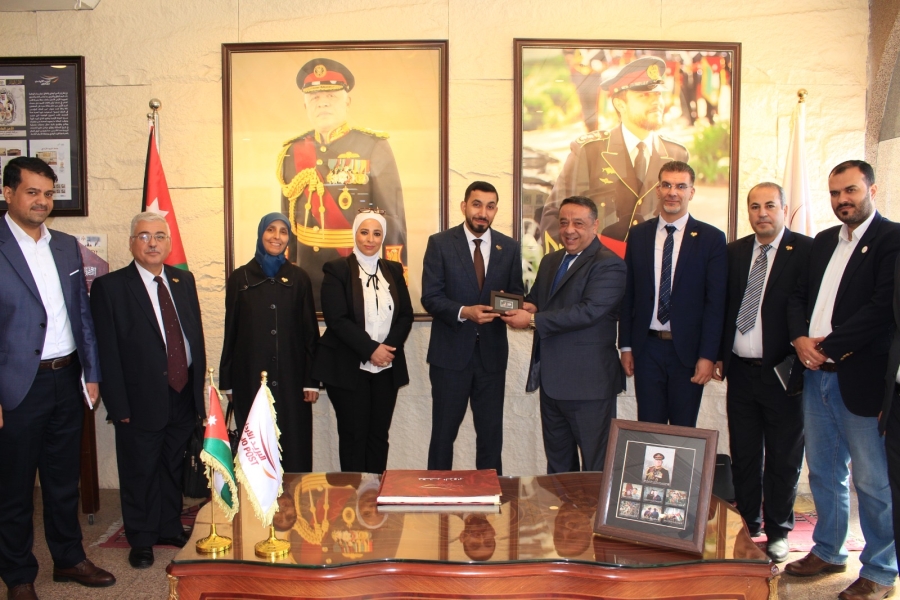 مدير عام المؤسسة السورية للبريد يزور البريد الأردني. ..
