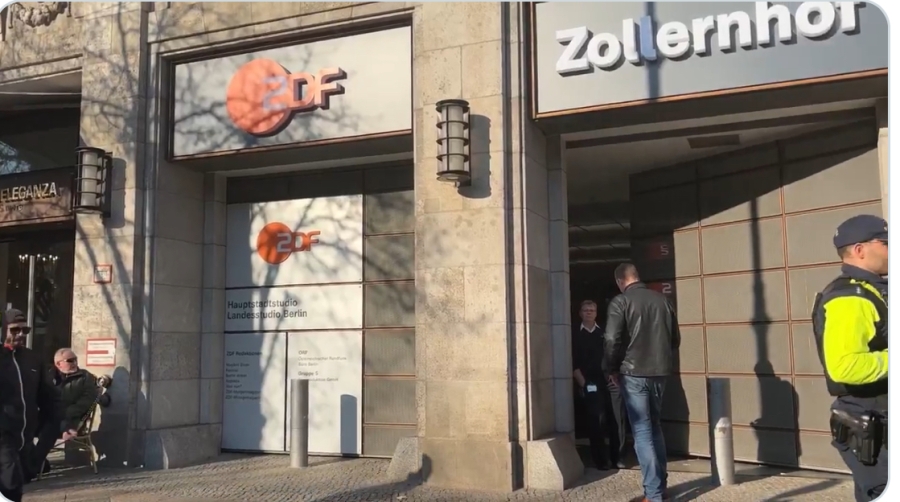 مؤيدون لفلسطين يقتحمون مقر القناة الثانية الألمانية في برلين ..