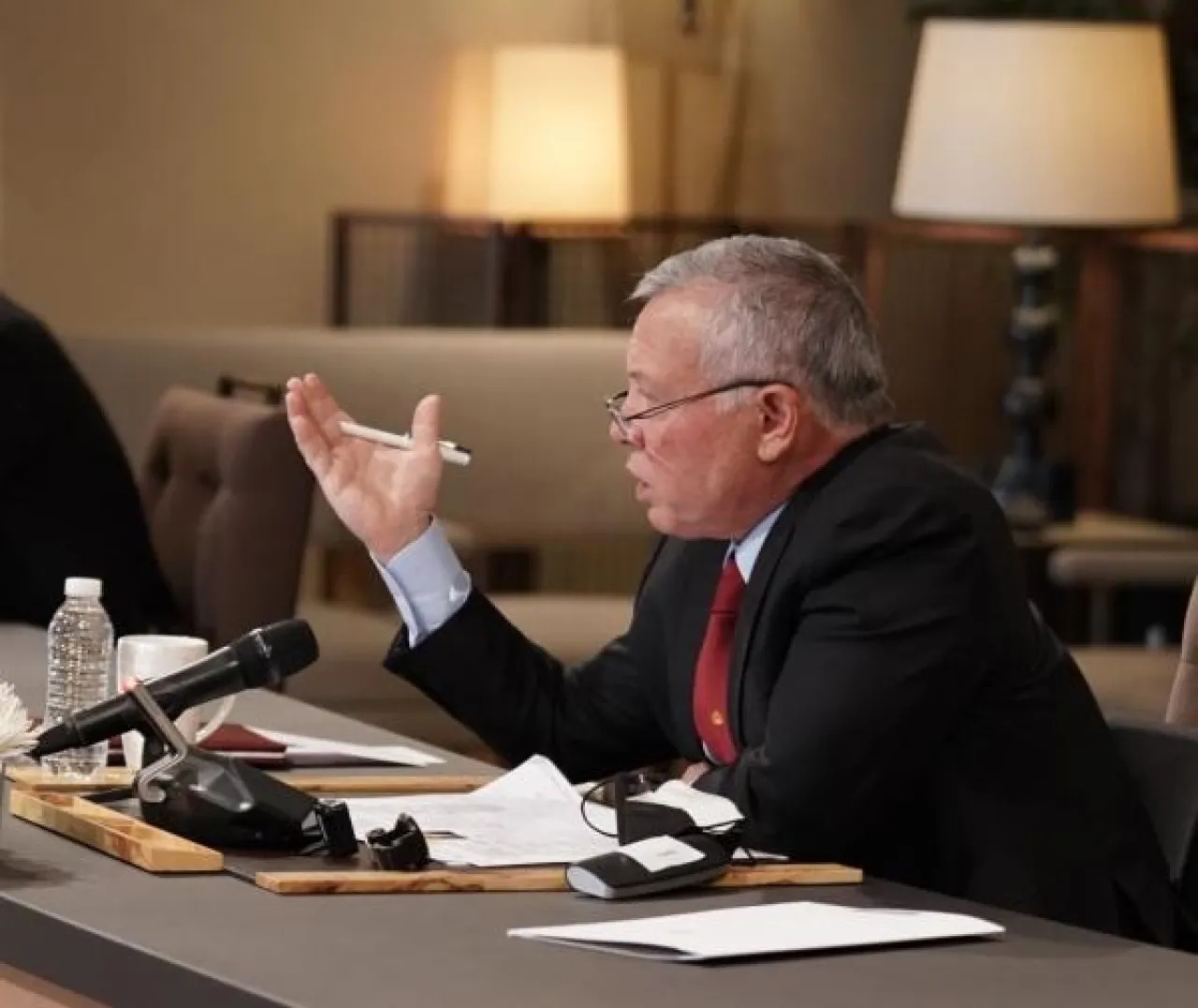 الملك يلتقي 11 شخصية أردنية في قصر الحسينية  أسماء