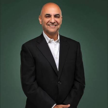 طارق خوري يضرب تحت الحزام : الترويج لكلمة (مجنس وتجنيس) حين تتحول الوطنية إلى سوق نخاسة